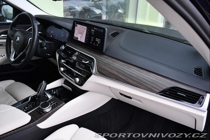 BMW 5 540i xD LUXURY HUD REZERV 2022