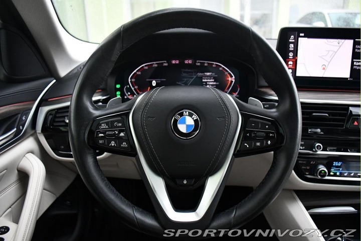BMW 5 540i xD LUXURY HUD REZERV 2022