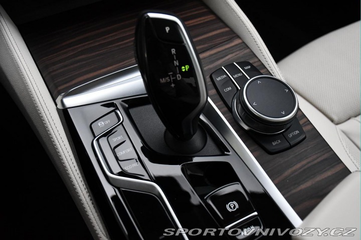 BMW 5 540i xD LUXURY HUD REZERV 2022