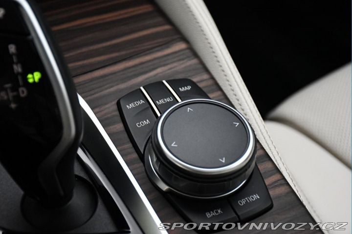 BMW 5 540i xD LUXURY HUD REZERV 2022