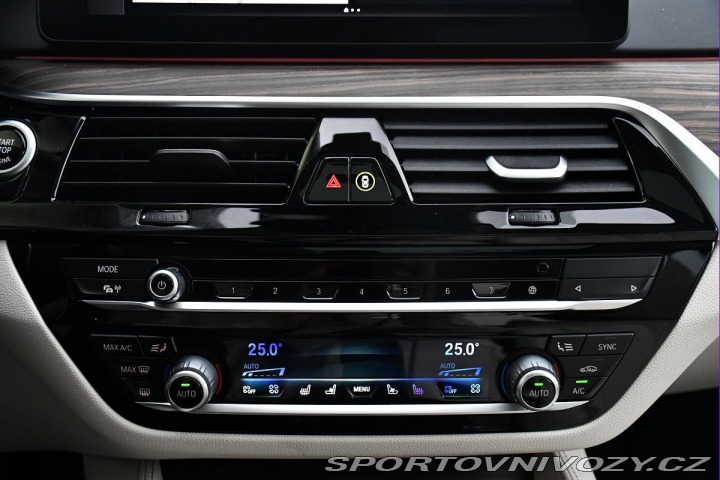 BMW 5 540i xD LUXURY HUD REZERV 2022