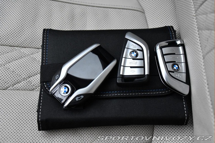 BMW 5 540i xD LUXURY HUD REZERV 2022