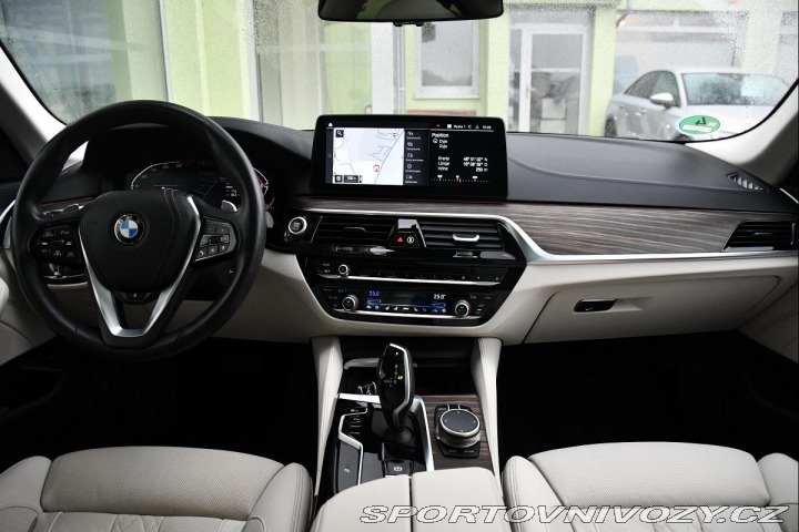 BMW 5 540i xD LUXURY HUD REZERV 2022