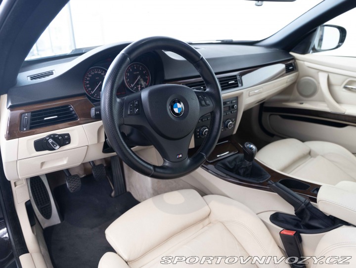 BMW 3 335i - manuál + zadokolka 2011