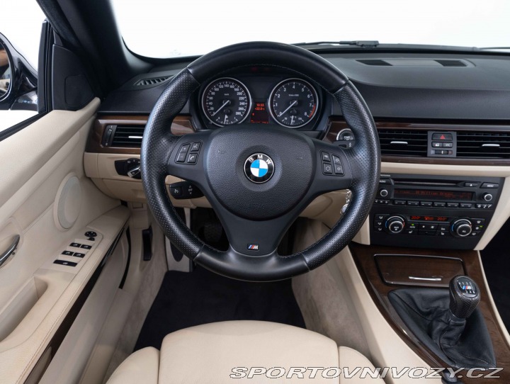 BMW 3 335i - manuál + zadokolka 2011