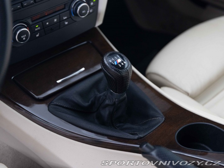 BMW 3 335i - manuál + zadokolka 2011