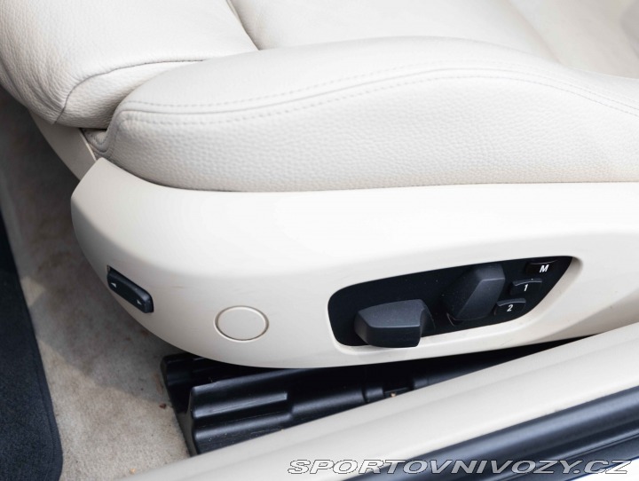 BMW 3 335i - manuál + zadokolka 2011