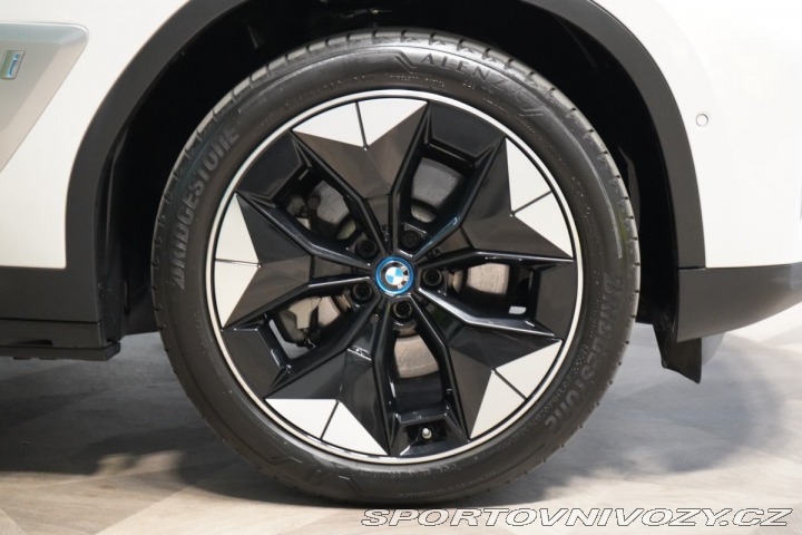 BMW iX3 RWD*HUD*TAŽNÉ*H/K*ACC*PAN 2021