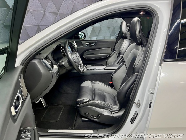 Volvo Ostatní modely XC60 T8 AWD R-DESIGN, WEBASTO, 2020