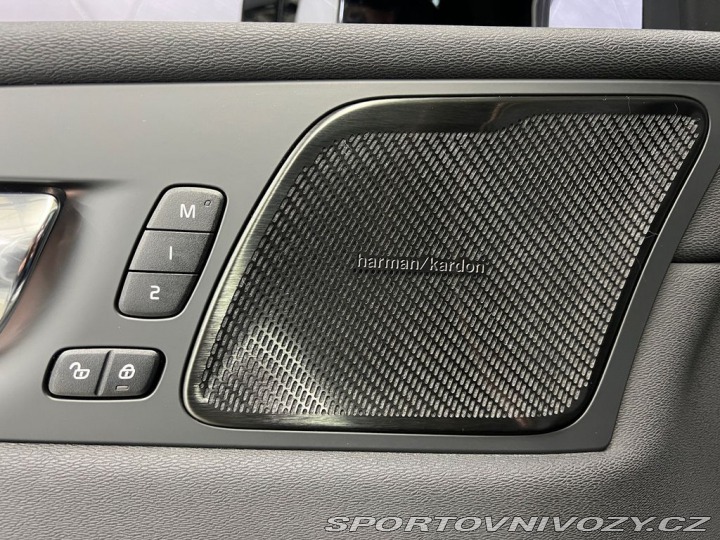 Volvo Ostatní modely XC60 T8 AWD R-DESIGN, WEBASTO, 2020