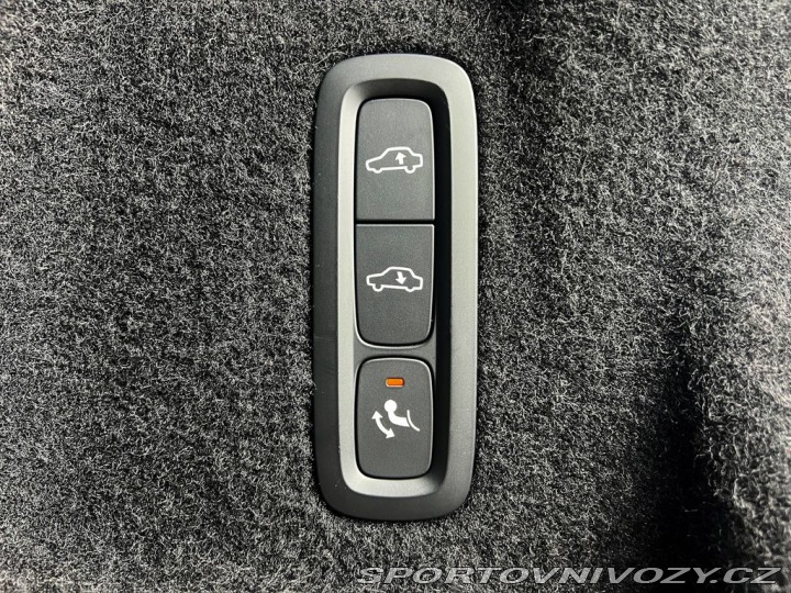 Volvo Ostatní modely XC60 T8 AWD R-DESIGN, WEBASTO, 2020