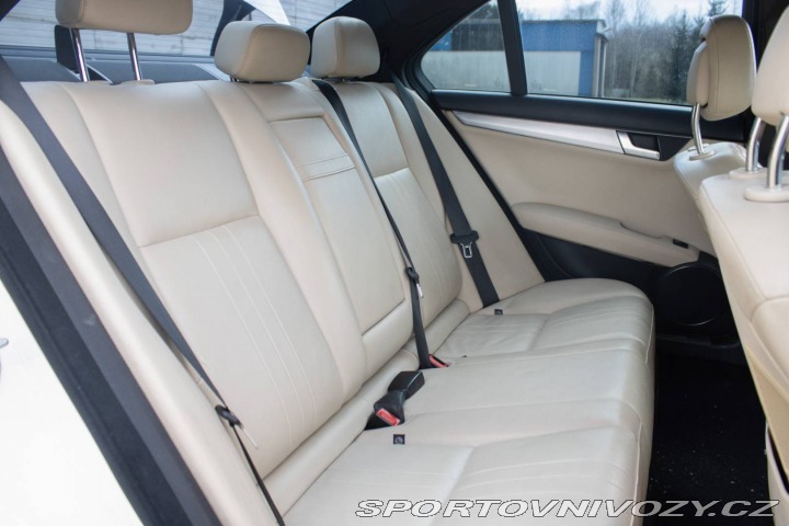 Mercedes-Benz C 300 4MATIC 170 kW / NA S 2011