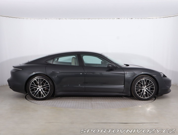 Porsche Taycan 84 kWh Plus 2022