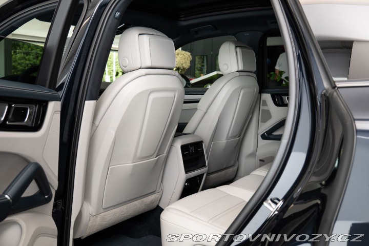 Porsche Cayenne E-Hybrid Platinum Edition 2022