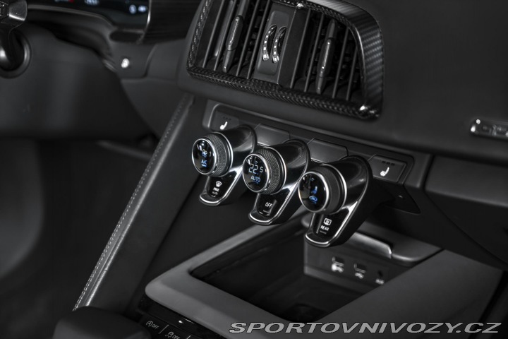 Audi R8 B&O/KARBON/SEATS/PDC/ 2015