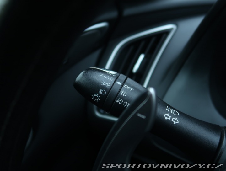 Infiniti Q50 Hybrid AWD 2016