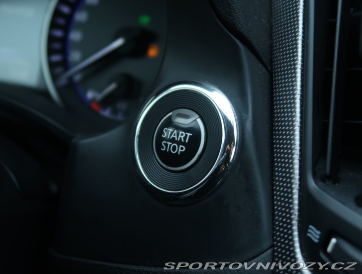 Infiniti Q50 Hybrid AWD 2016