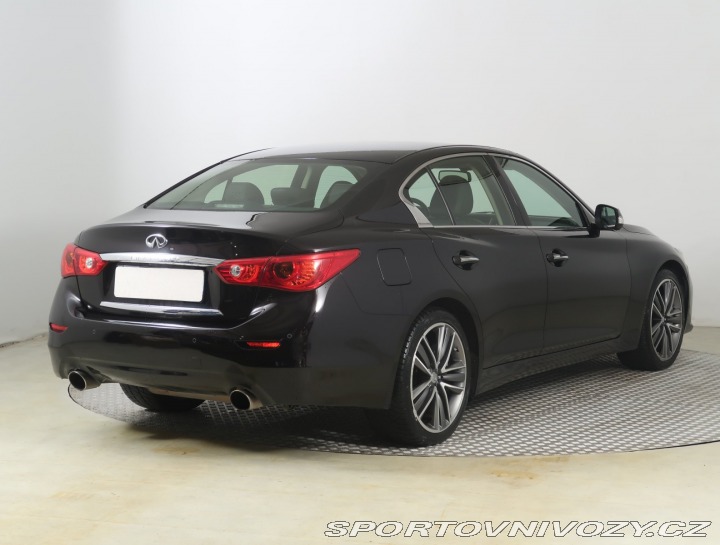 Infiniti Q50 Hybrid AWD 2016