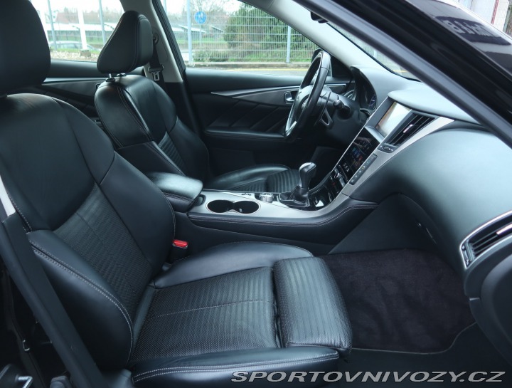 Infiniti Q50 Hybrid AWD 2016