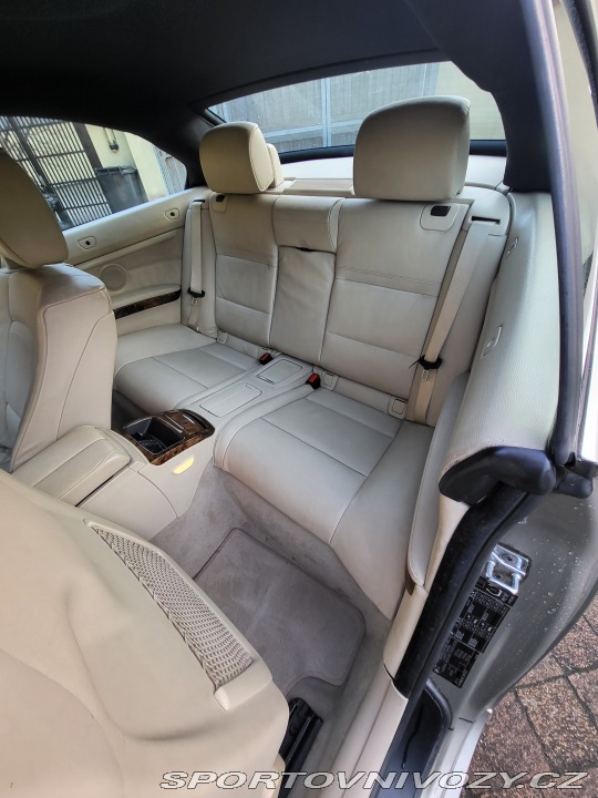 BMW 3 E 93  320i 2008