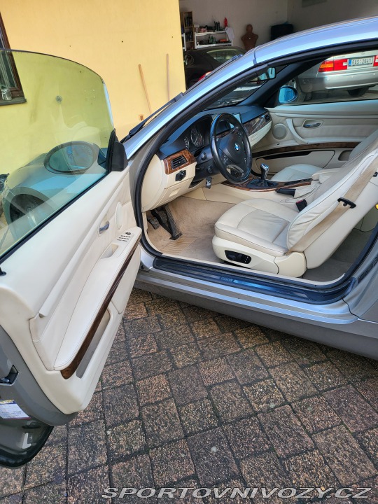 BMW 3 E 93  320i 2008