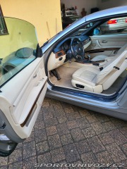 BMW 3 E 93  320i 2008