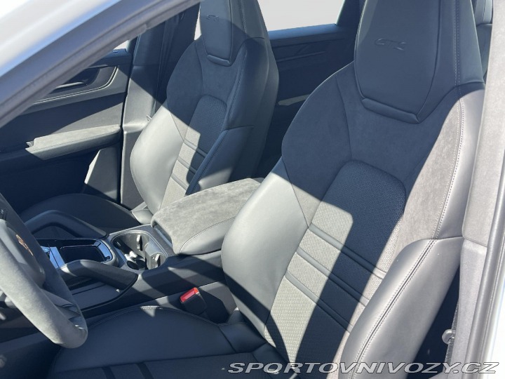 Porsche Cayenne GTS 2026