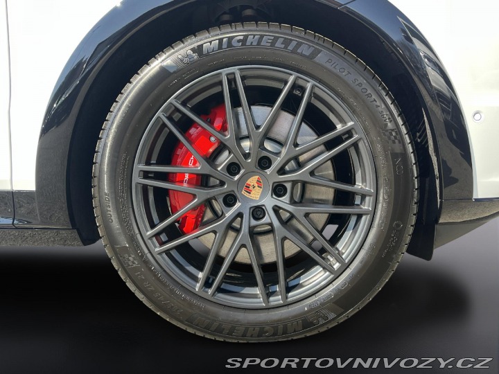 Porsche Cayenne GTS 2026