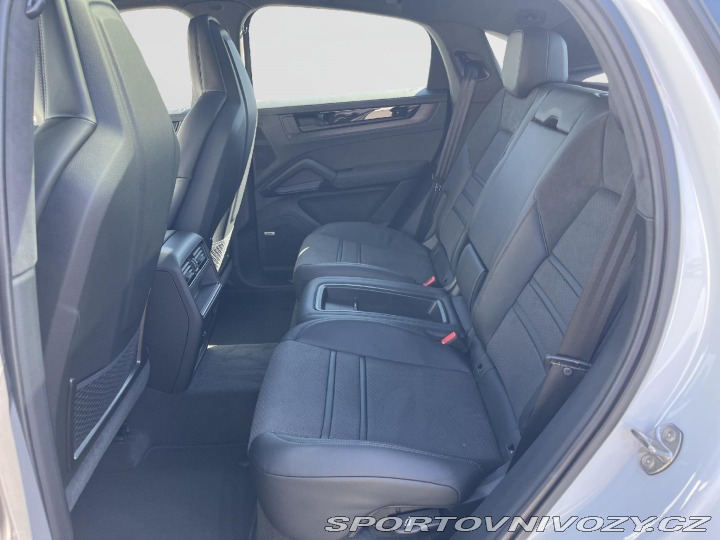 Porsche Cayenne GTS 2026