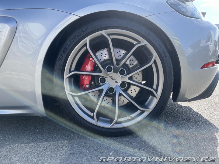 Porsche Cayman GT4 2021