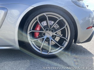 Porsche Cayman GT4 2021