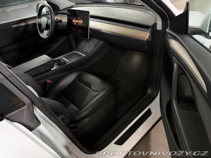 Tesla Model Y AWD Long Range Dual Motor 2024