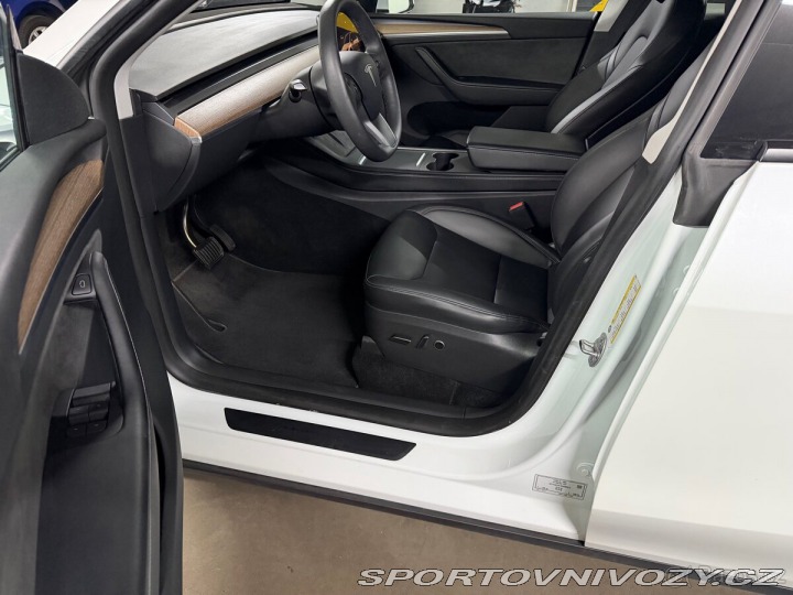 Tesla Model Y AWD Long Range Dual Motor 2024