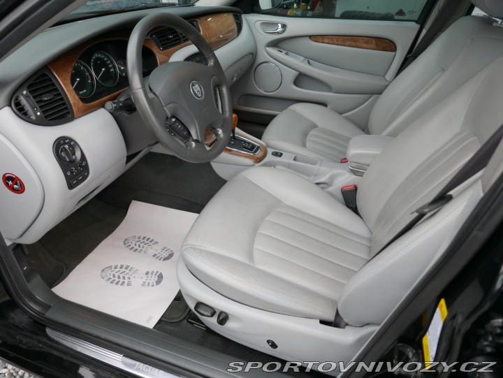 Jaguar X-Type 3,0 V6 AWD Executive REZE 2003