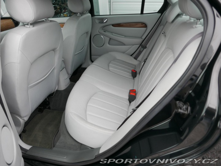 Jaguar X-Type 3,0 V6 AWD Executive REZE 2003