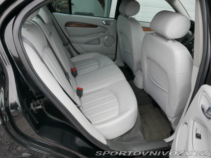 Jaguar X-Type 3,0 V6 AWD Executive REZE 2003