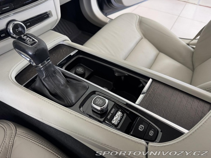 Volvo V90 CC*D5 173kW*AWD*KeyLess*T 2018