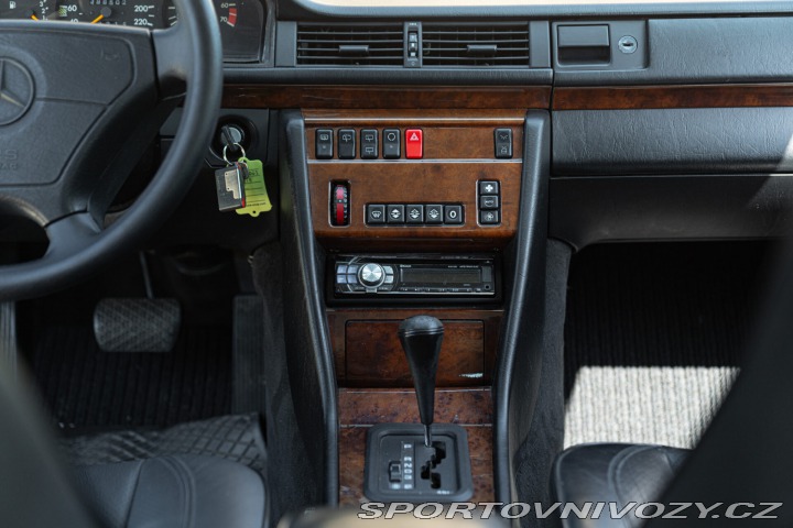 Mercedes-Benz E TE 200 16V SPORTLINE 1992