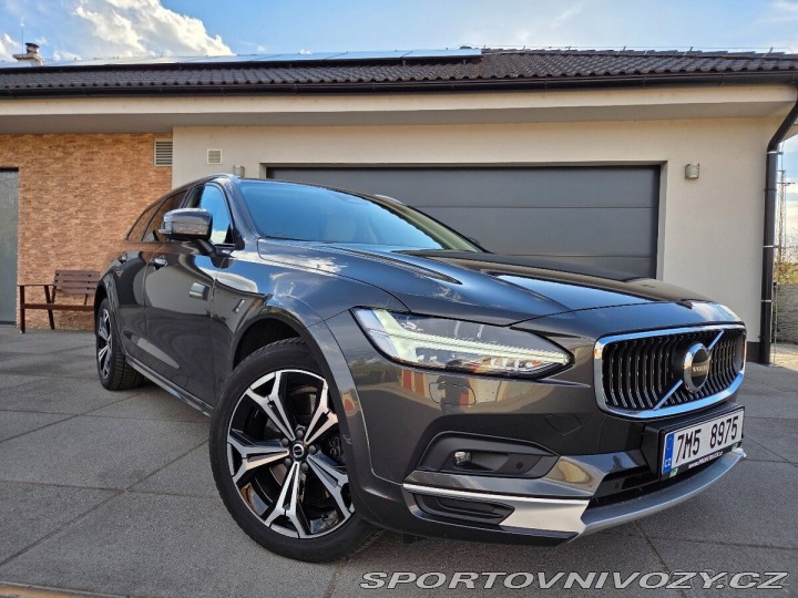 Volvo V90 MOTOR B5, plná výbava 2022