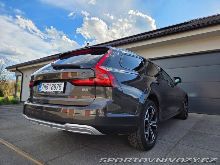 Volvo V90 MOTOR B5, plná výbava 2022