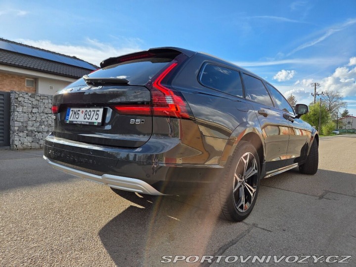 Volvo V90 MOTOR B5, plná výbava 2022