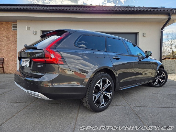 Volvo V90 MOTOR B5, plná výbava 2022