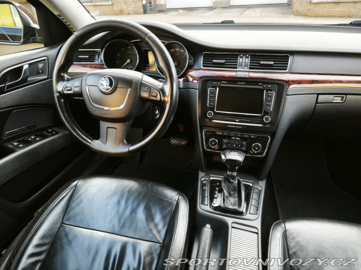 Škoda Superb 3.6 FSI V6 - Pražský hrad 2008