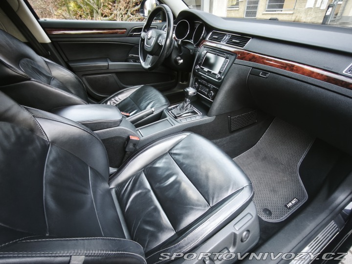 Škoda Superb 3.6 FSI V6 - Pražský hrad 2008