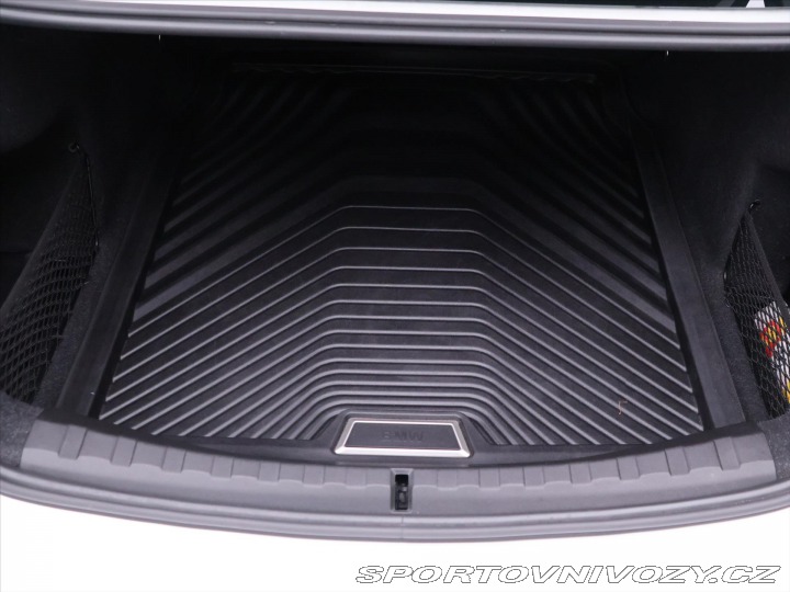 BMW 3 2.0 330i 190kW M-Sport CZ 2021