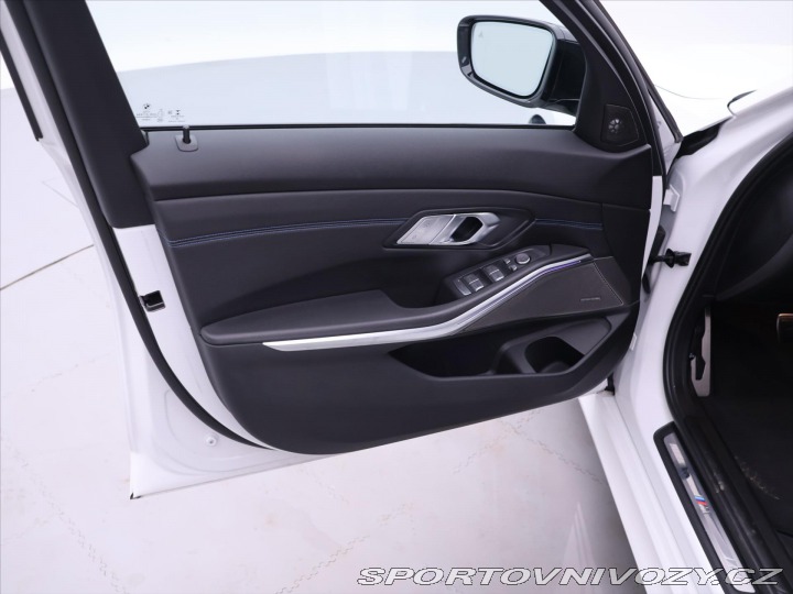 BMW 3 2.0 330i 190kW M-Sport CZ 2021