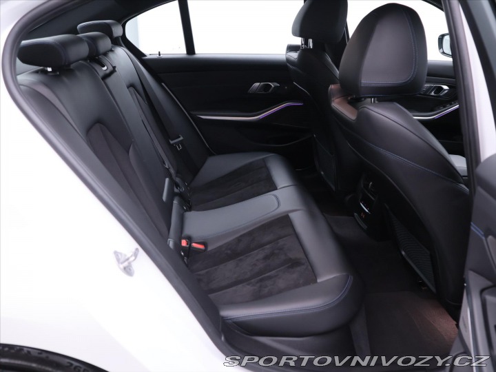 BMW 3 2.0 330i 190kW M-Sport CZ 2021