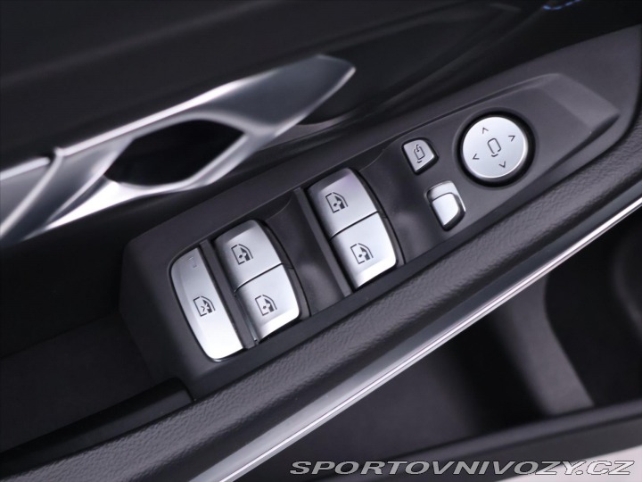 BMW 3 2.0 330i 190kW M-Sport CZ 2021
