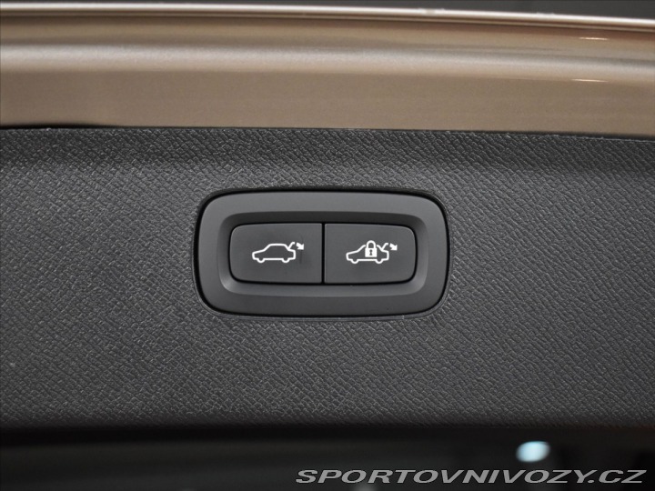Volvo Ostatní modely XC90 2,0 T8 AWD PLUS Ventilace 2025