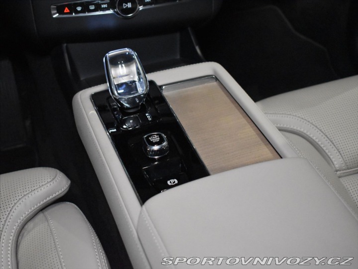 Volvo Ostatní modely XC90 2,0 T8 AWD PLUS Ventilace 2025